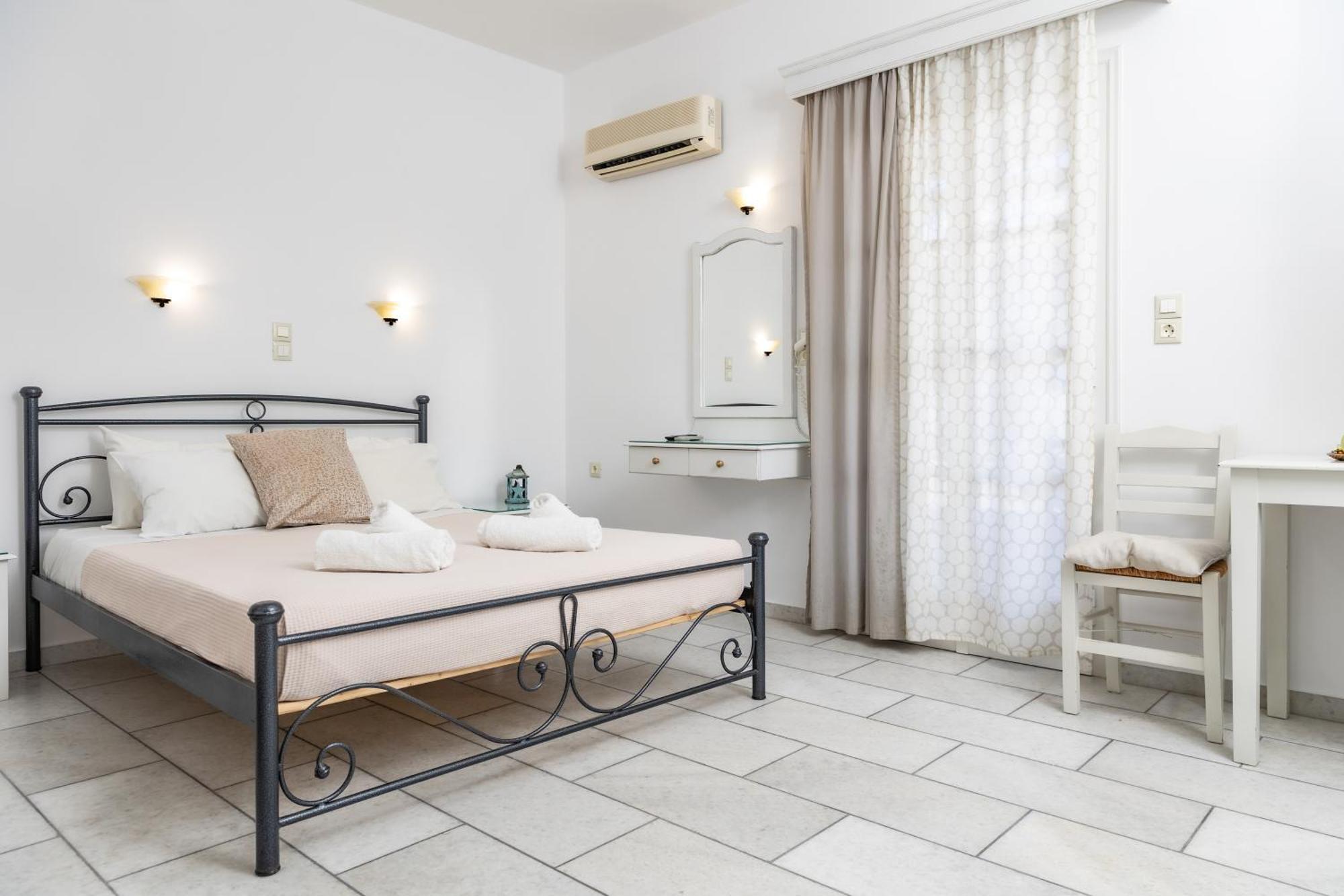 Depis Studios & Apartments Naxos City Bagian luar foto