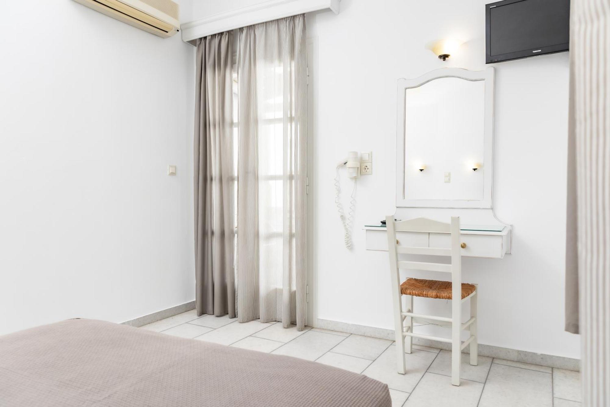 Depis Studios & Apartments Naxos City Bagian luar foto
