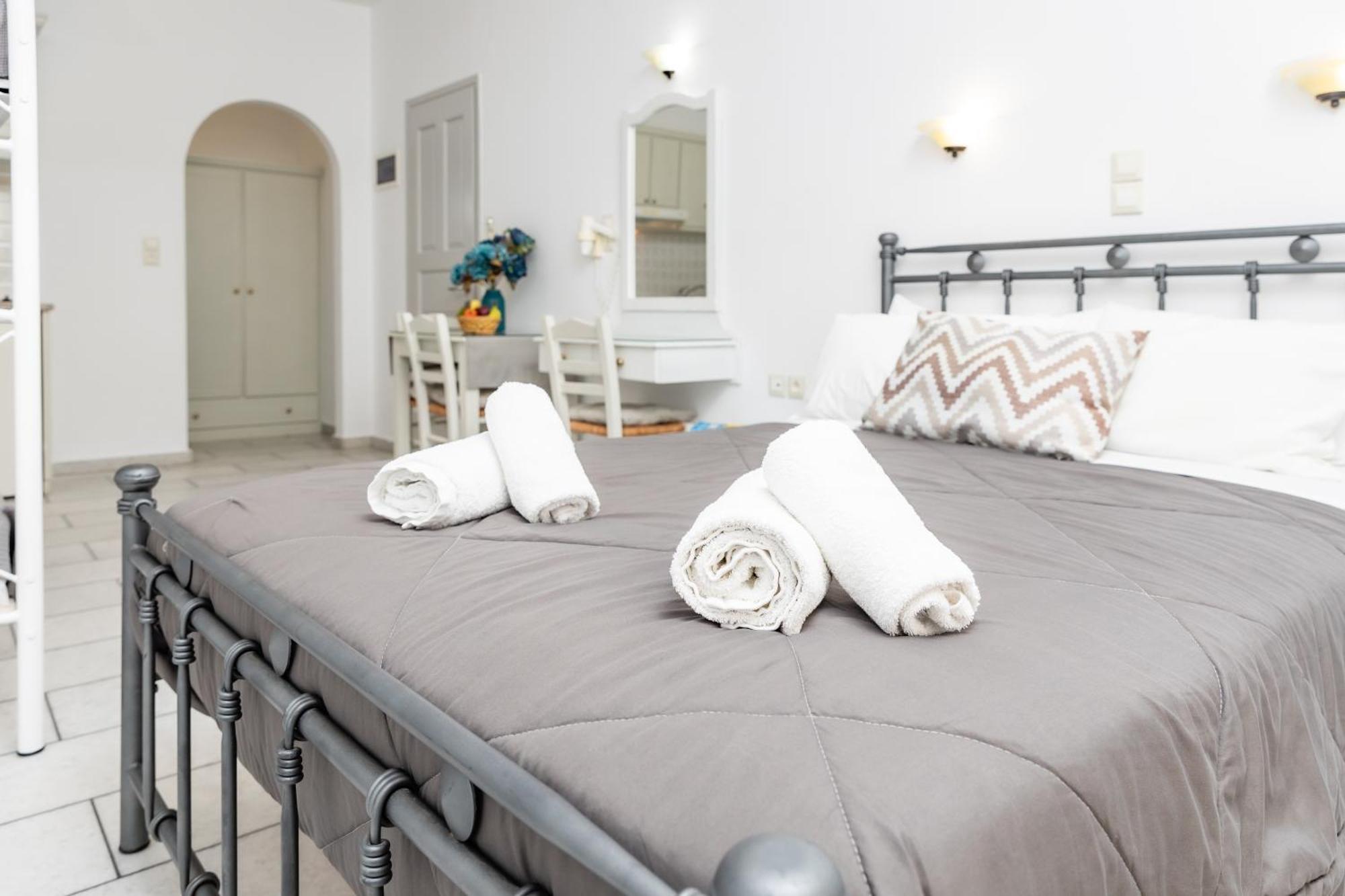 Depis Studios & Apartments Naxos City Bagian luar foto