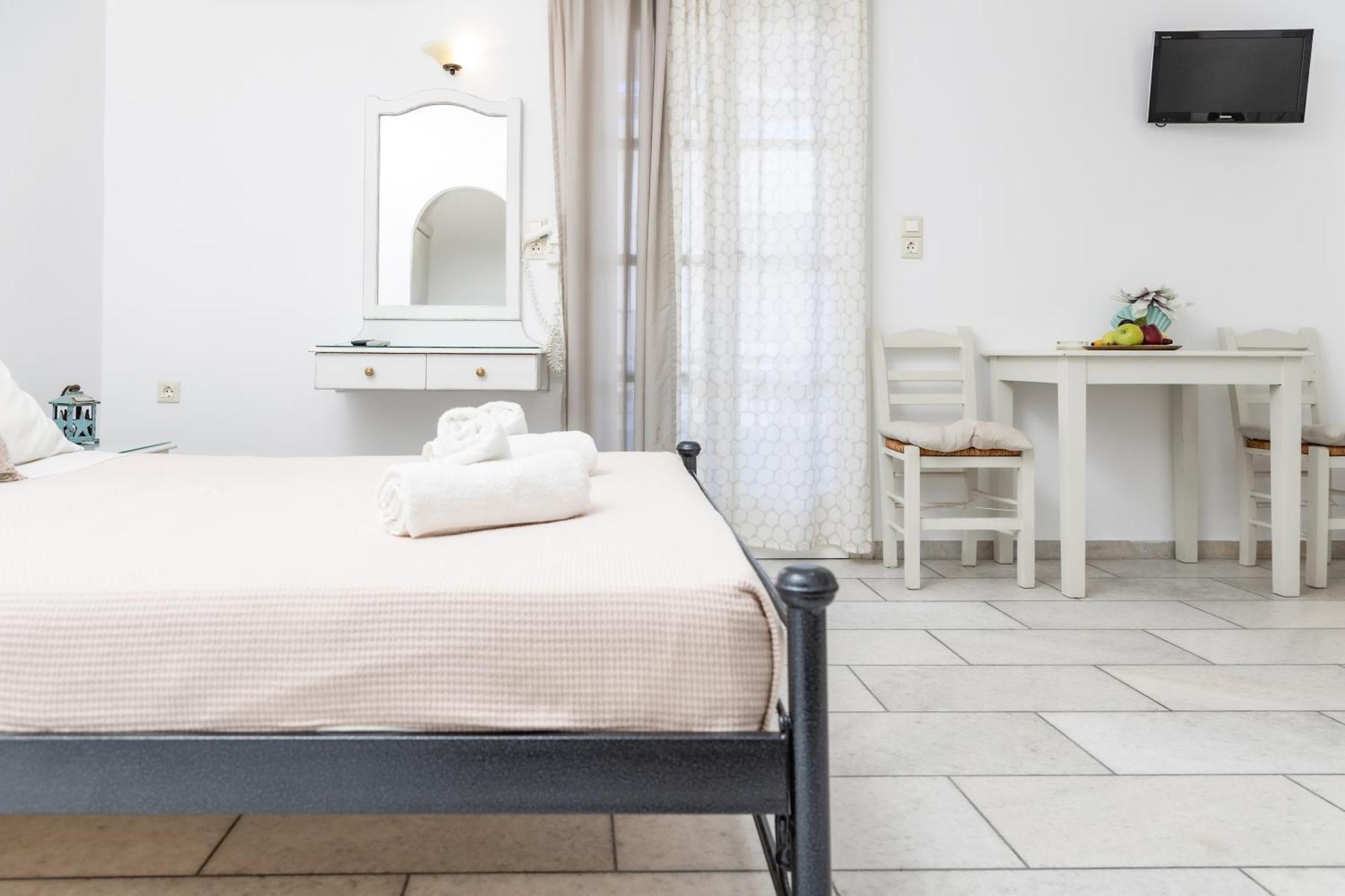 Depis Studios & Apartments Naxos City Bagian luar foto