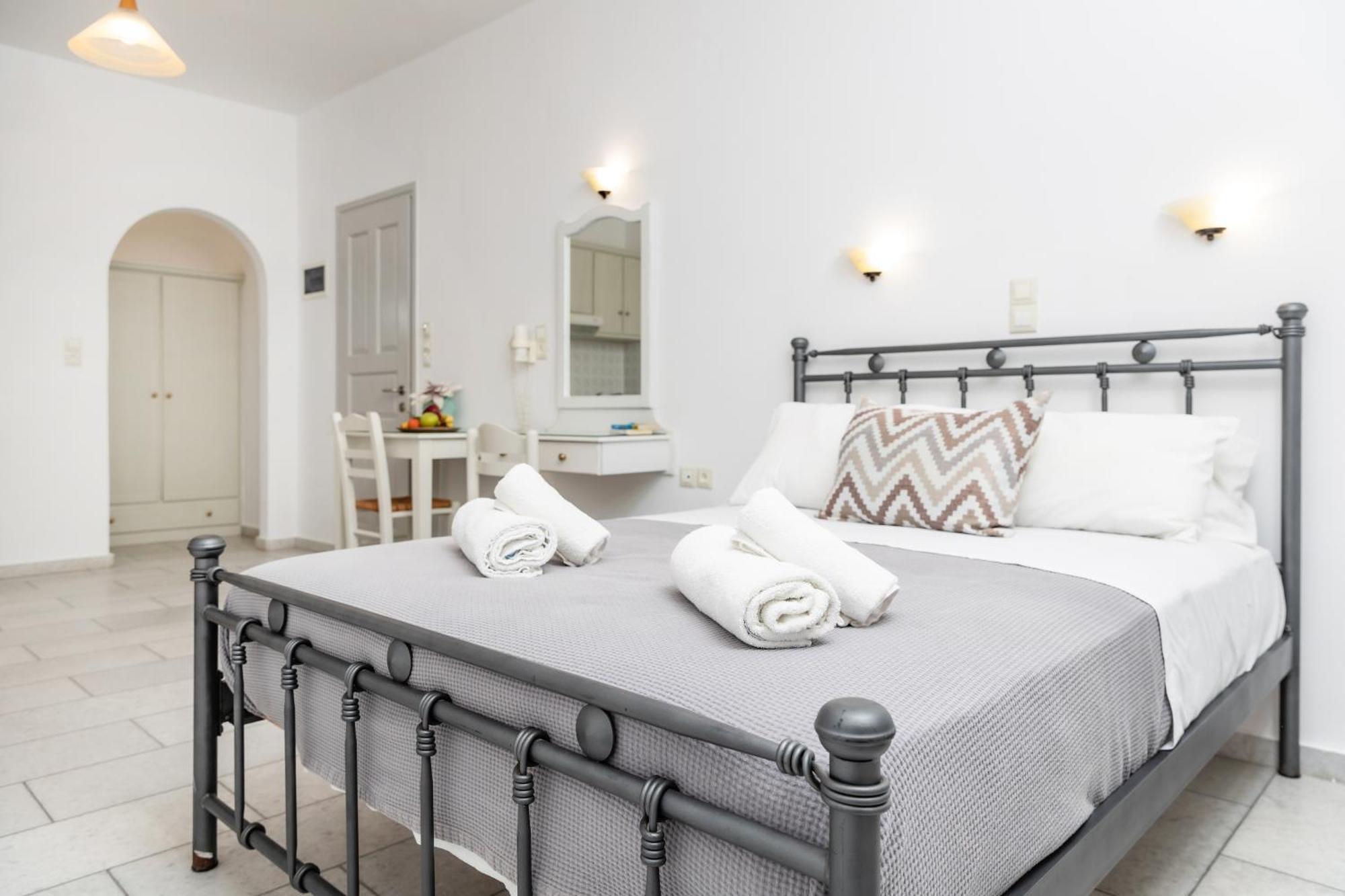Depis Studios & Apartments Naxos City Bagian luar foto